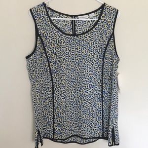 Wear with my yellow capri’s!   Size XL  NWT